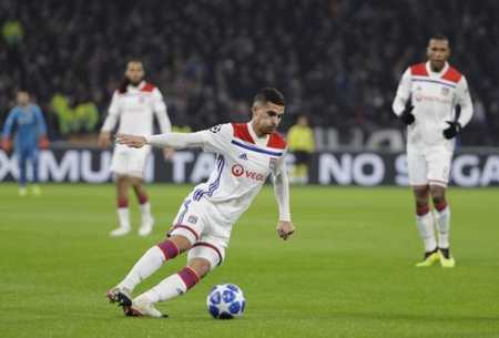 盘白棋空里, 岁的党毅飞