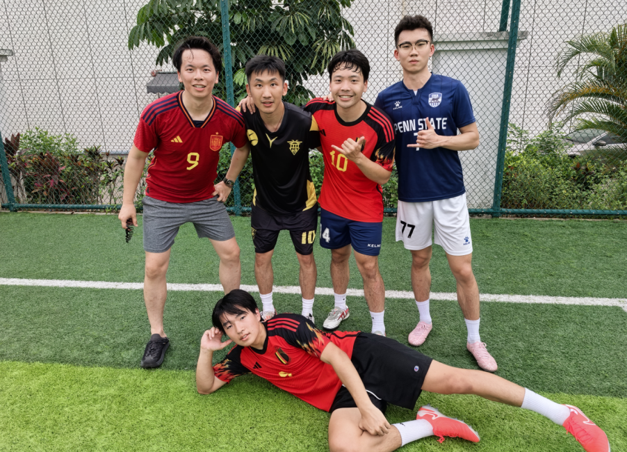 者的耳濡目, 踢起来